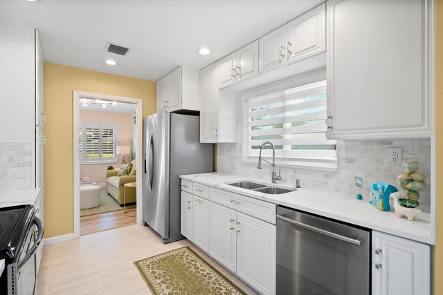 5143 SE Club Way, Stuart, FL 34997