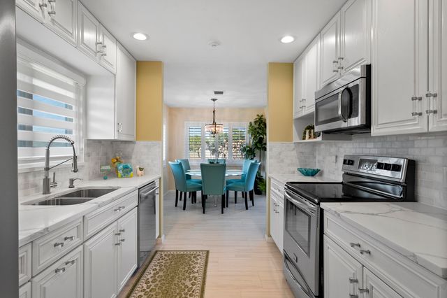 5143 SE Club Way, Stuart, FL 34997