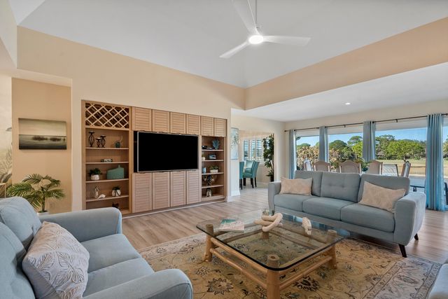 5143 SE Club Way, Stuart, FL 34997