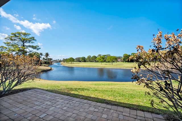 5143 SE Club Way, Stuart, FL 34997