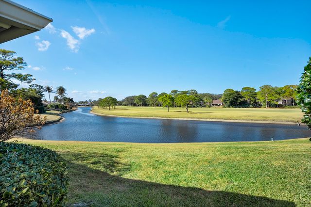 5143 SE Club Way, Stuart, FL 34997