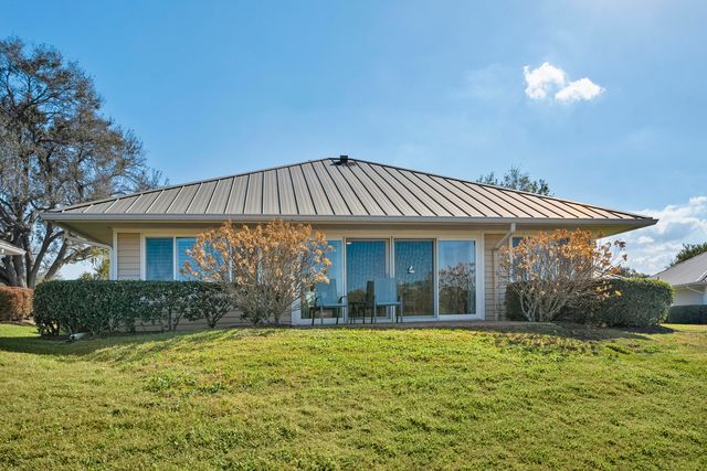 5143 SE Club Way, Stuart, FL 34997