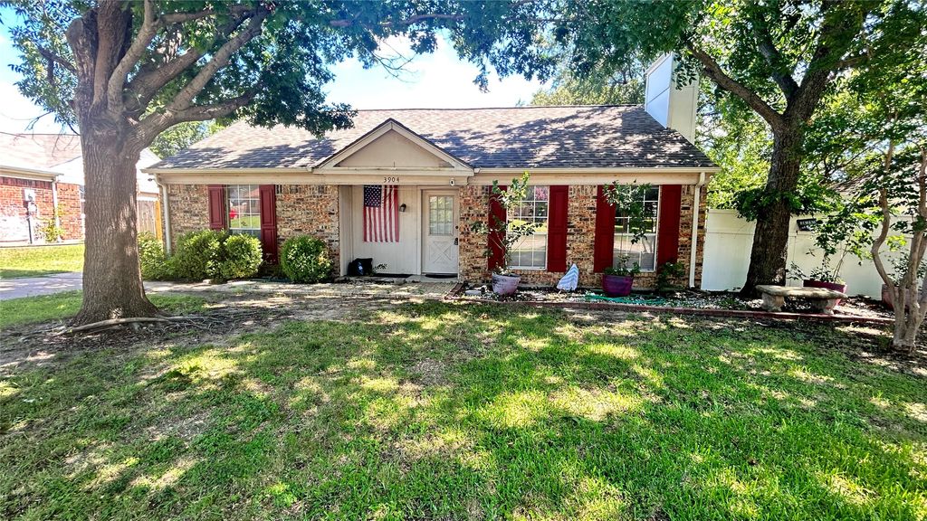 3904 Manzinita Street, Fort Worth, TX 76137