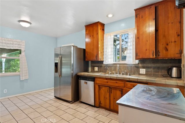 17806 Erwin St, Encino, CA 91316