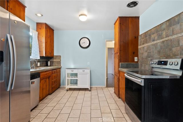 17806 Erwin St, Encino, CA 91316