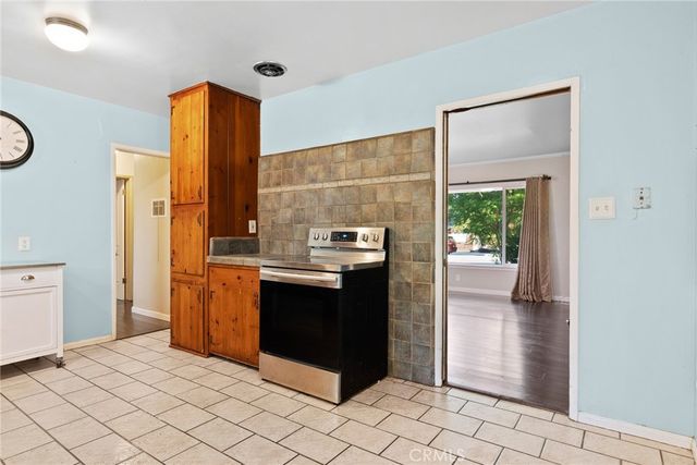 17806 Erwin St, Encino, CA 91316