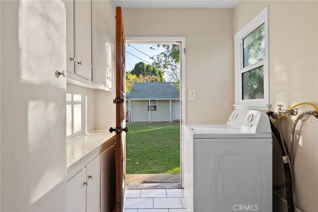 17806 Erwin St, Encino, CA 91316