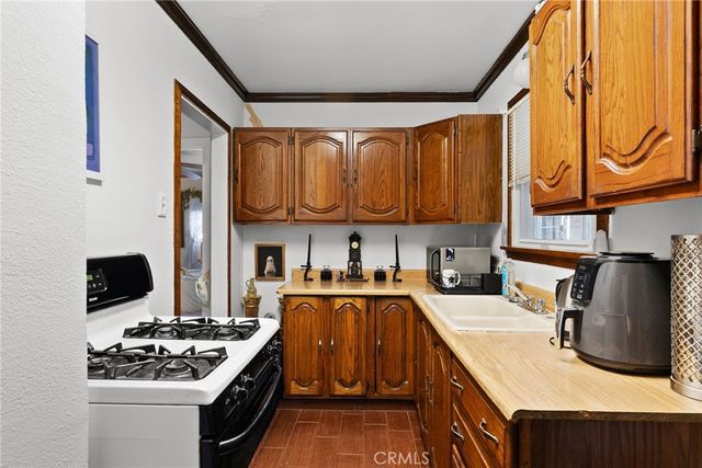 17806 Erwin St, Encino, CA 91316