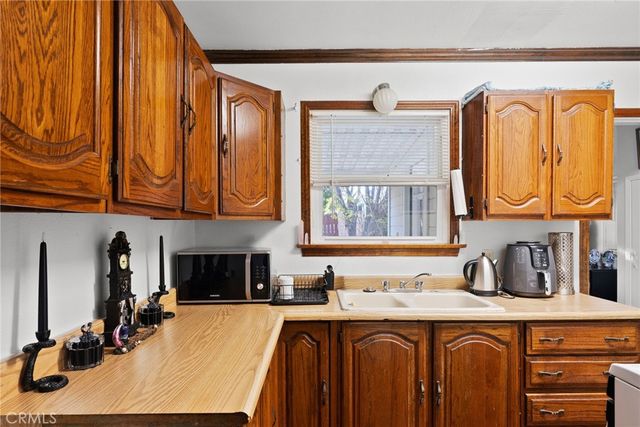 17806 Erwin St, Encino, CA 91316