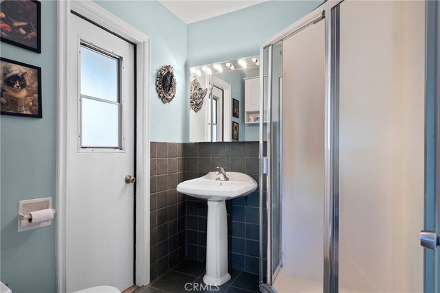 17806 Erwin St, Encino, CA 91316