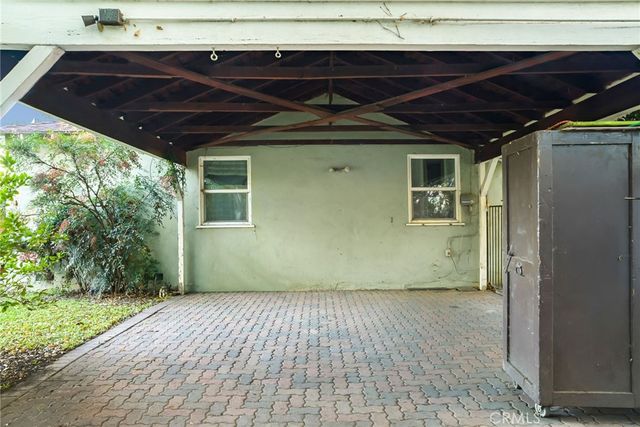 17806 Erwin St, Encino, CA 91316