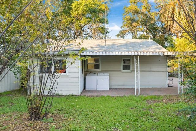 17806 Erwin St, Encino, CA 91316