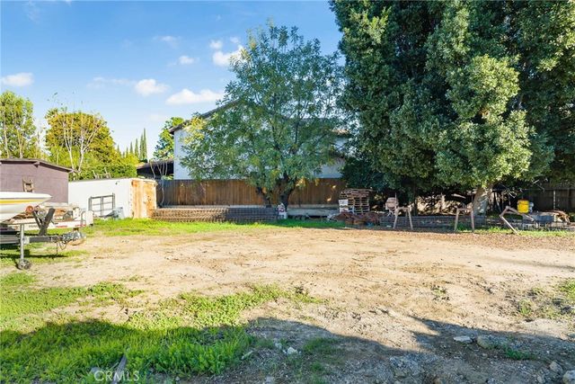 17806 Erwin St, Encino, CA 91316