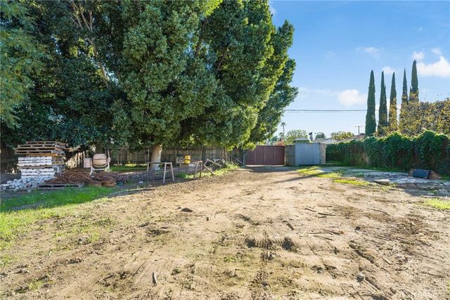 17806 Erwin St, Encino, CA 91316