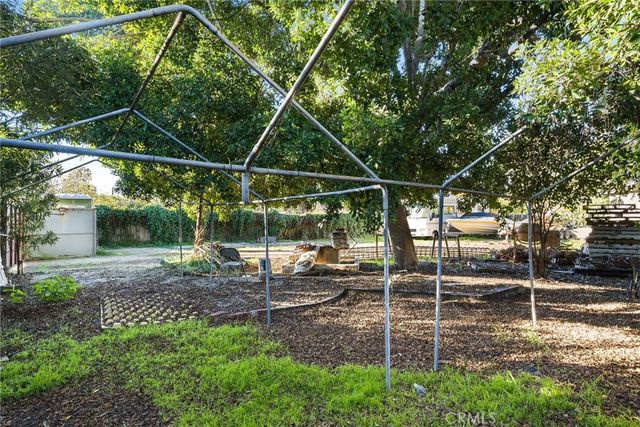 17806 Erwin St, Encino, CA 91316