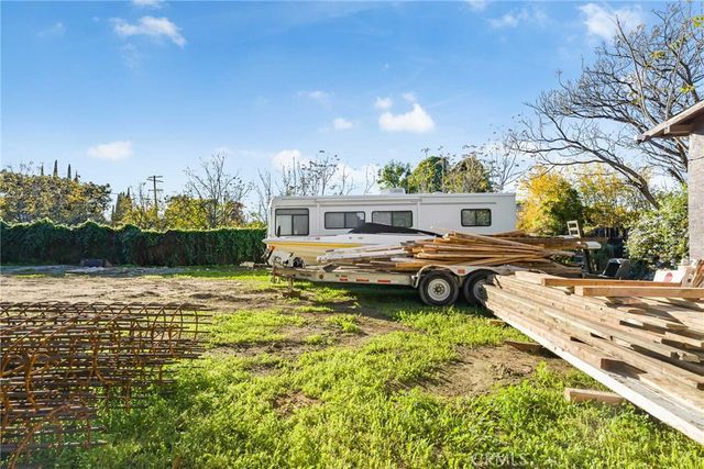17806 Erwin St, Encino, CA 91316