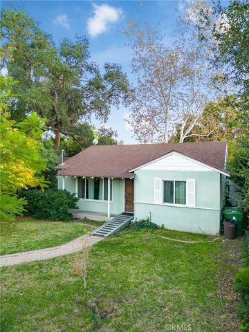 17806 Erwin St, Encino, CA 91316