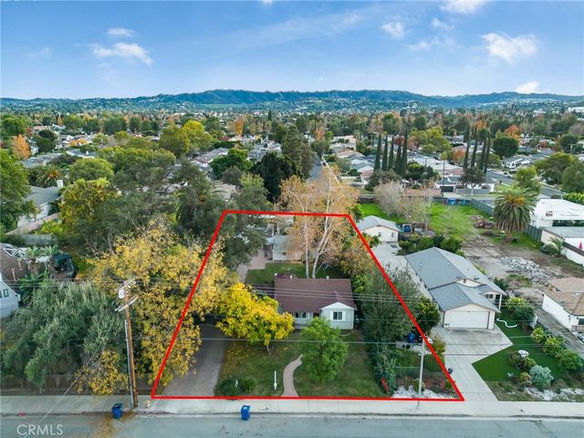 17806 Erwin St, Encino, CA 91316