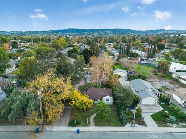 17806 Erwin St, Encino, CA 91316