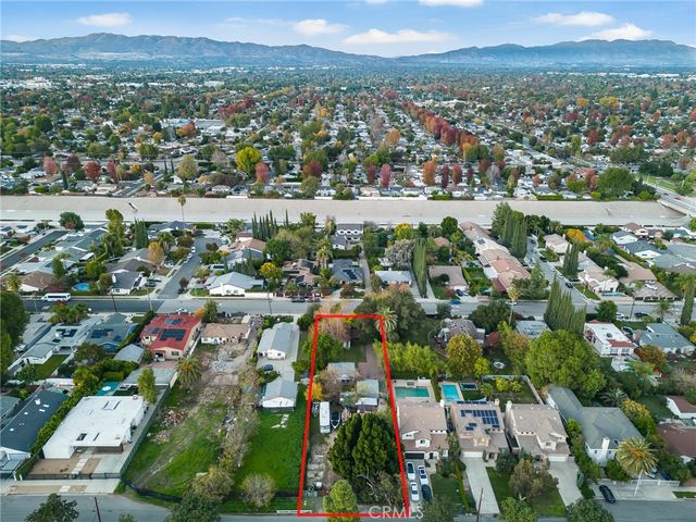 17806 Erwin St, Encino, CA 91316