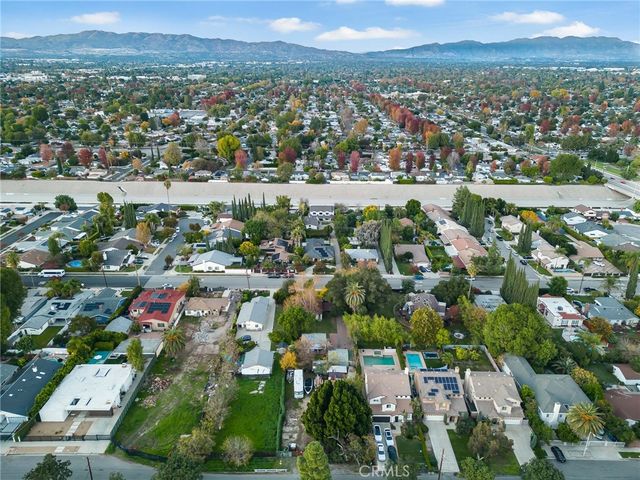 17806 Erwin St, Encino, CA 91316