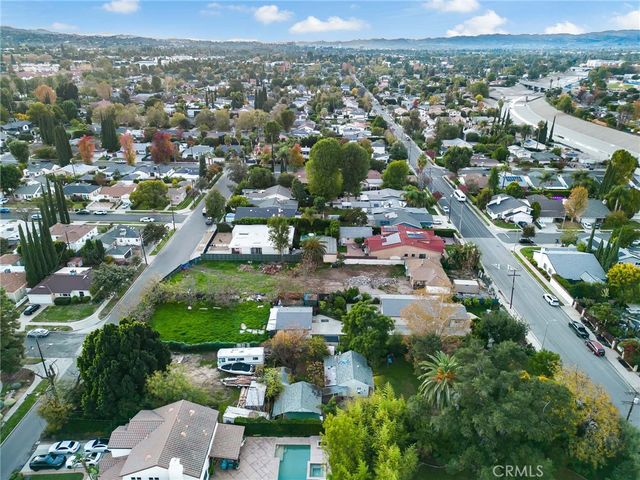 17806 Erwin St, Encino, CA 91316