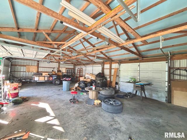 310 W WALNUT Street, Carbondale, IL 62901