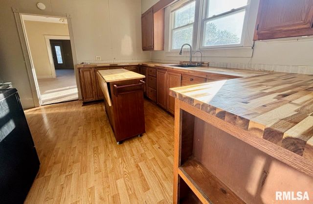 310 W WALNUT Street, Carbondale, IL 62901