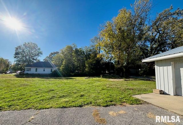 310 W WALNUT Street, Carbondale, IL 62901