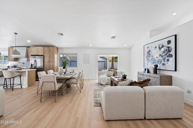 4301 E BETTY ELYSE Lane, Phoenix, AZ 85032