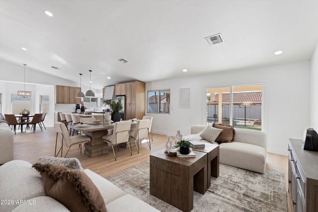 4301 E BETTY ELYSE Lane, Phoenix, AZ 85032