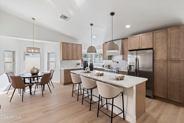 4301 E BETTY ELYSE Lane, Phoenix, AZ 85032