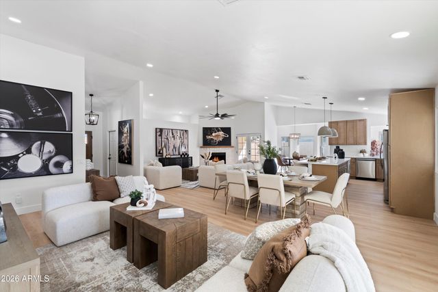 4301 E BETTY ELYSE Lane, Phoenix, AZ 85032