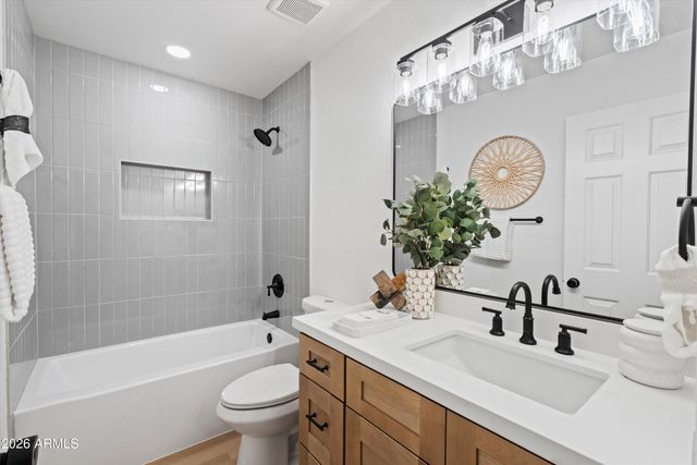 4301 E BETTY ELYSE Lane, Phoenix, AZ 85032