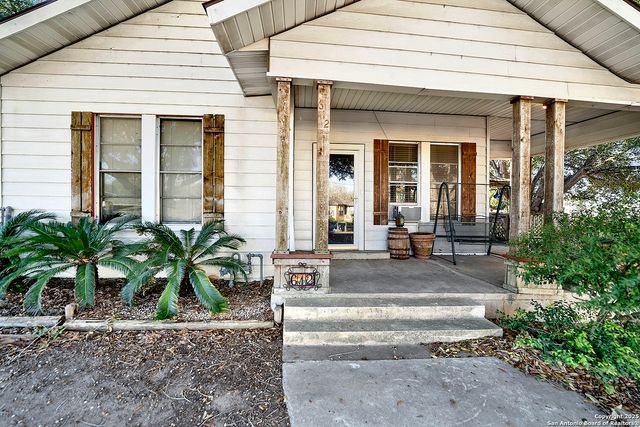 612 E Guadalupe, Runge, TX 78151