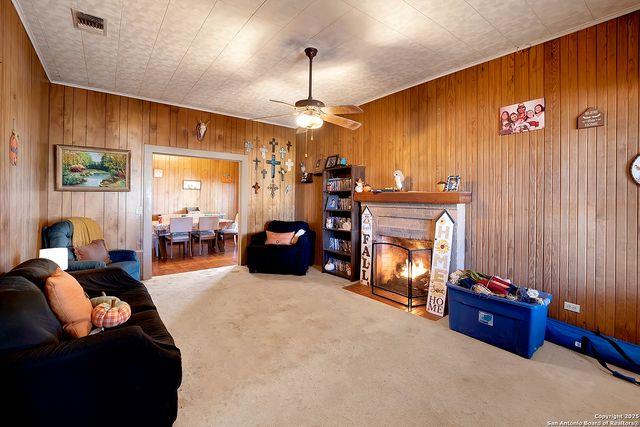 612 E Guadalupe, Runge, TX 78151