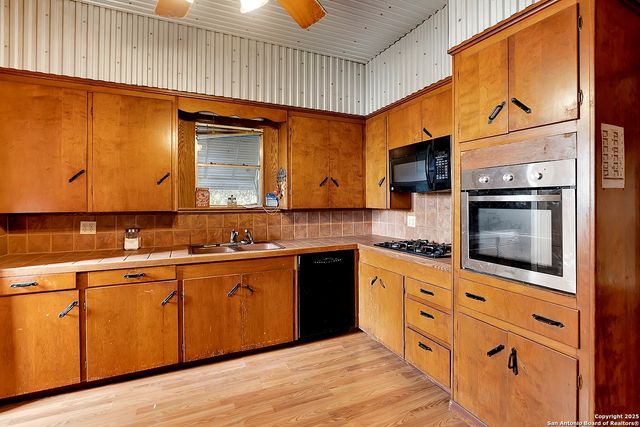 612 E Guadalupe, Runge, TX 78151