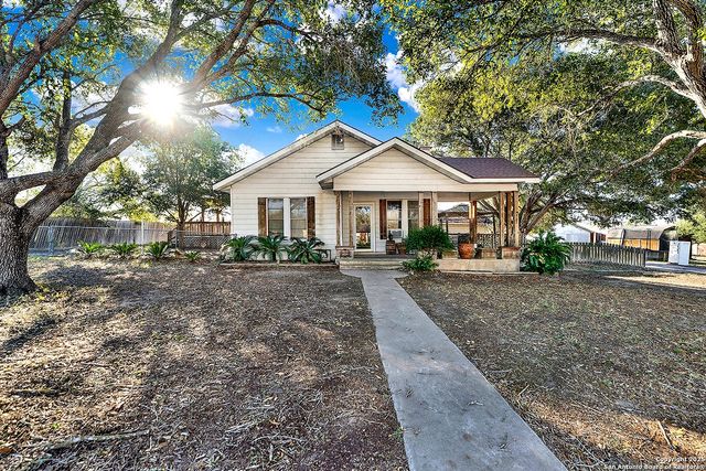 612 E Guadalupe, Runge, TX 78151
