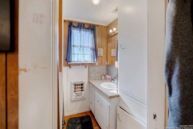 612 E Guadalupe, Runge, TX 78151