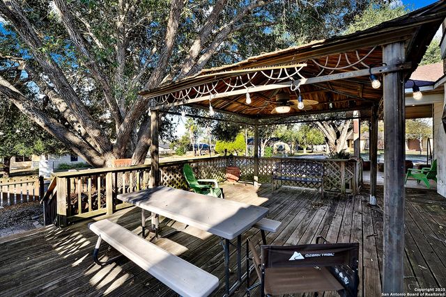 612 E Guadalupe, Runge, TX 78151