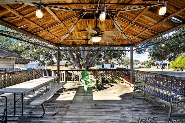 612 E Guadalupe, Runge, TX 78151