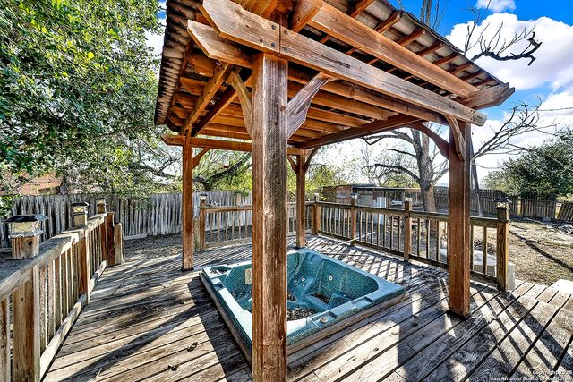 612 E Guadalupe, Runge, TX 78151