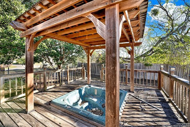 612 E Guadalupe, Runge, TX 78151