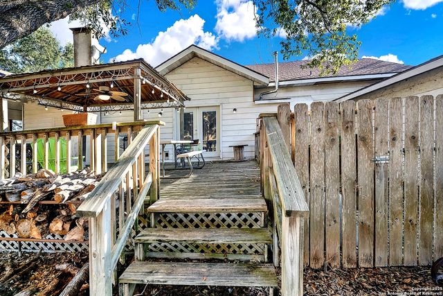 612 E Guadalupe, Runge, TX 78151