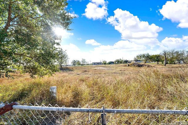 612 E Guadalupe, Runge, TX 78151