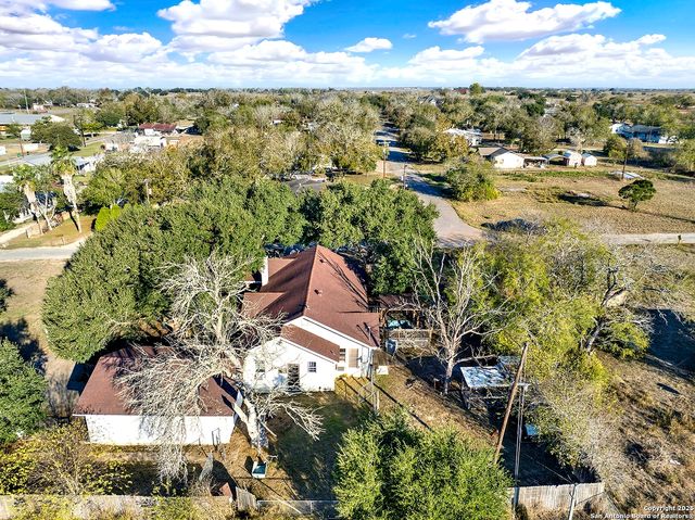 612 E Guadalupe, Runge, TX 78151