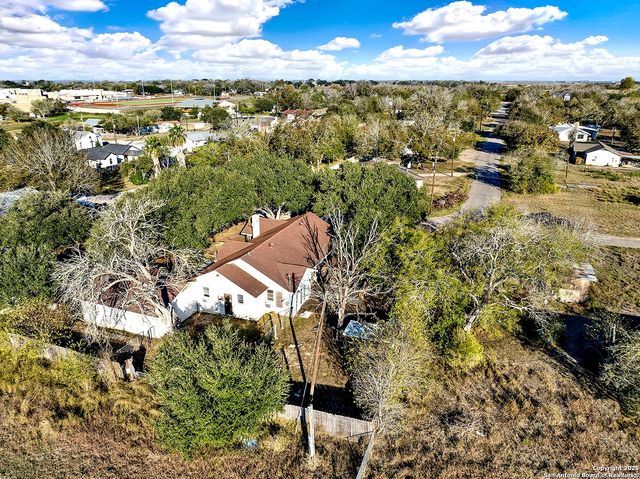 612 E Guadalupe, Runge, TX 78151