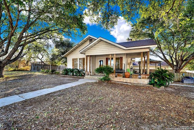 612 E Guadalupe, Runge, TX 78151