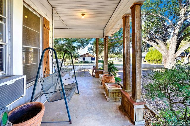 612 E Guadalupe, Runge, TX 78151