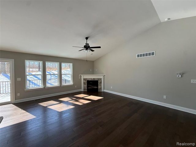 301 Canyon Creek Court 28, Howell, MI 48843